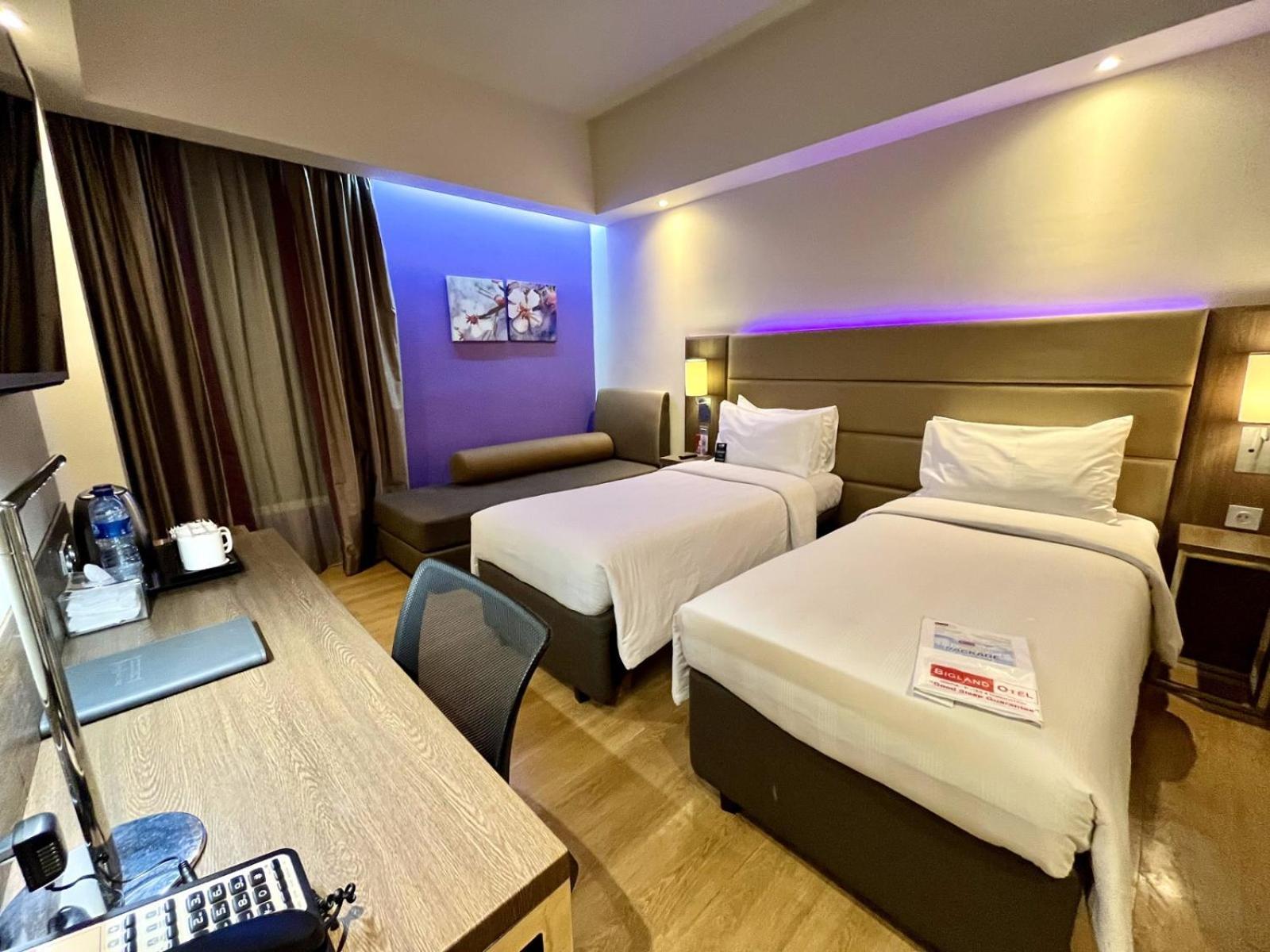Bigland Hotel & Convention Sentul Bogor Esterno foto