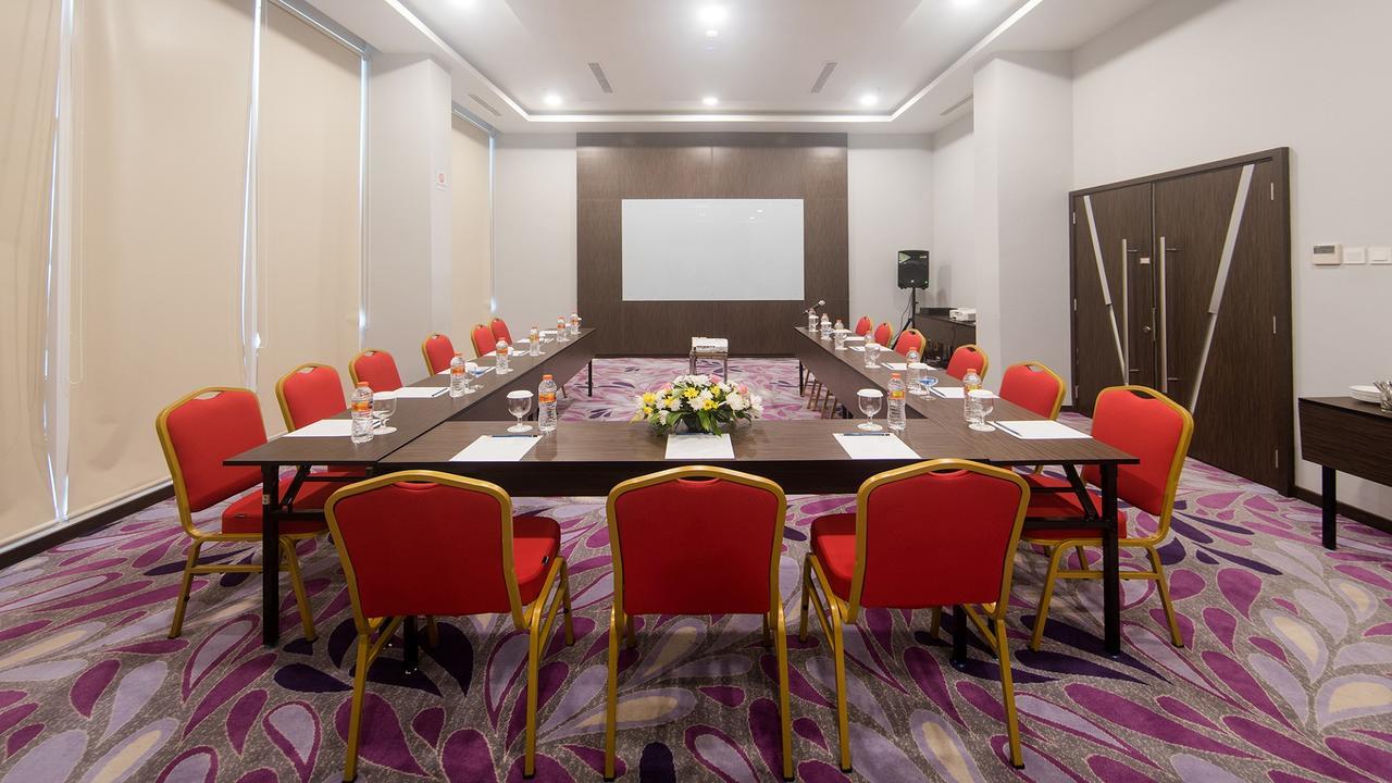 Bigland Hotel & Convention Sentul Bogor Esterno foto