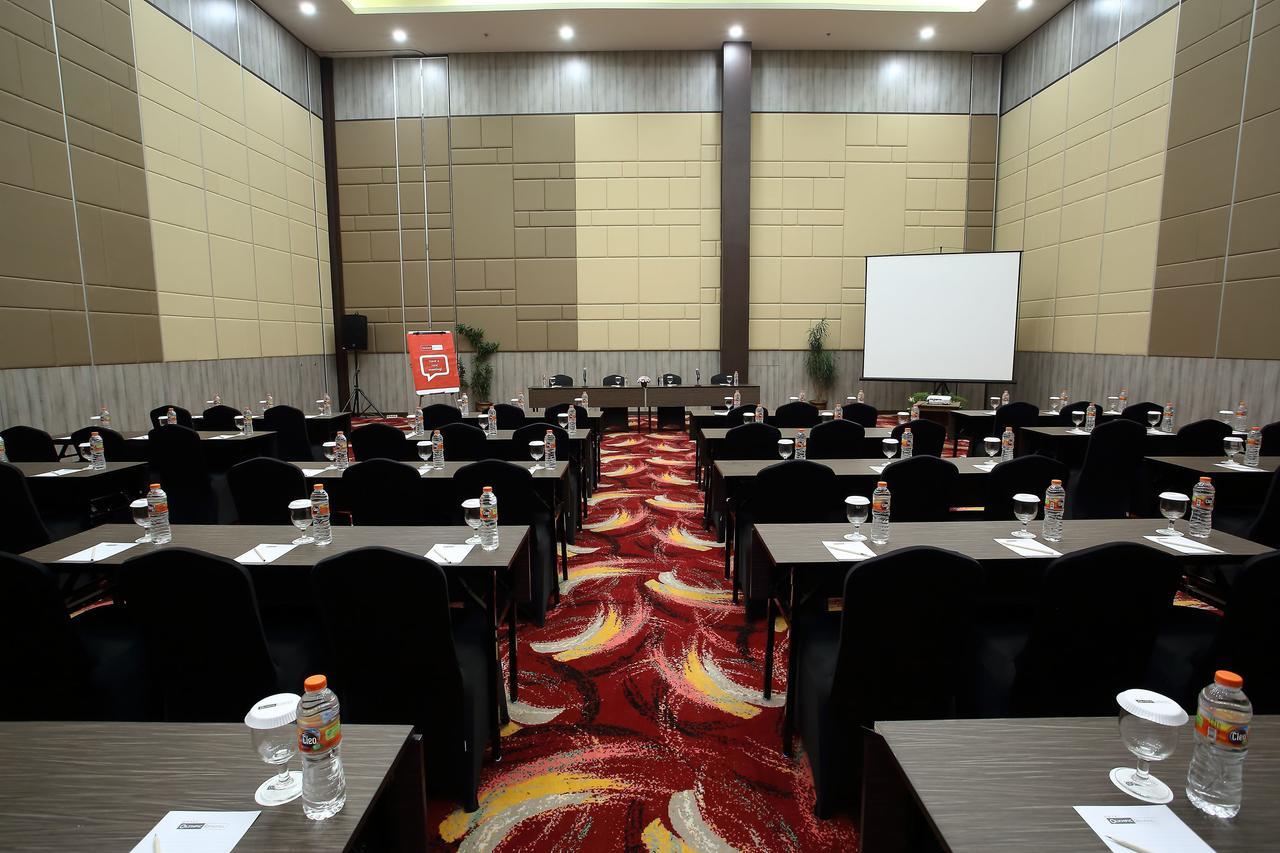 Bigland Hotel & Convention Sentul Bogor Esterno foto