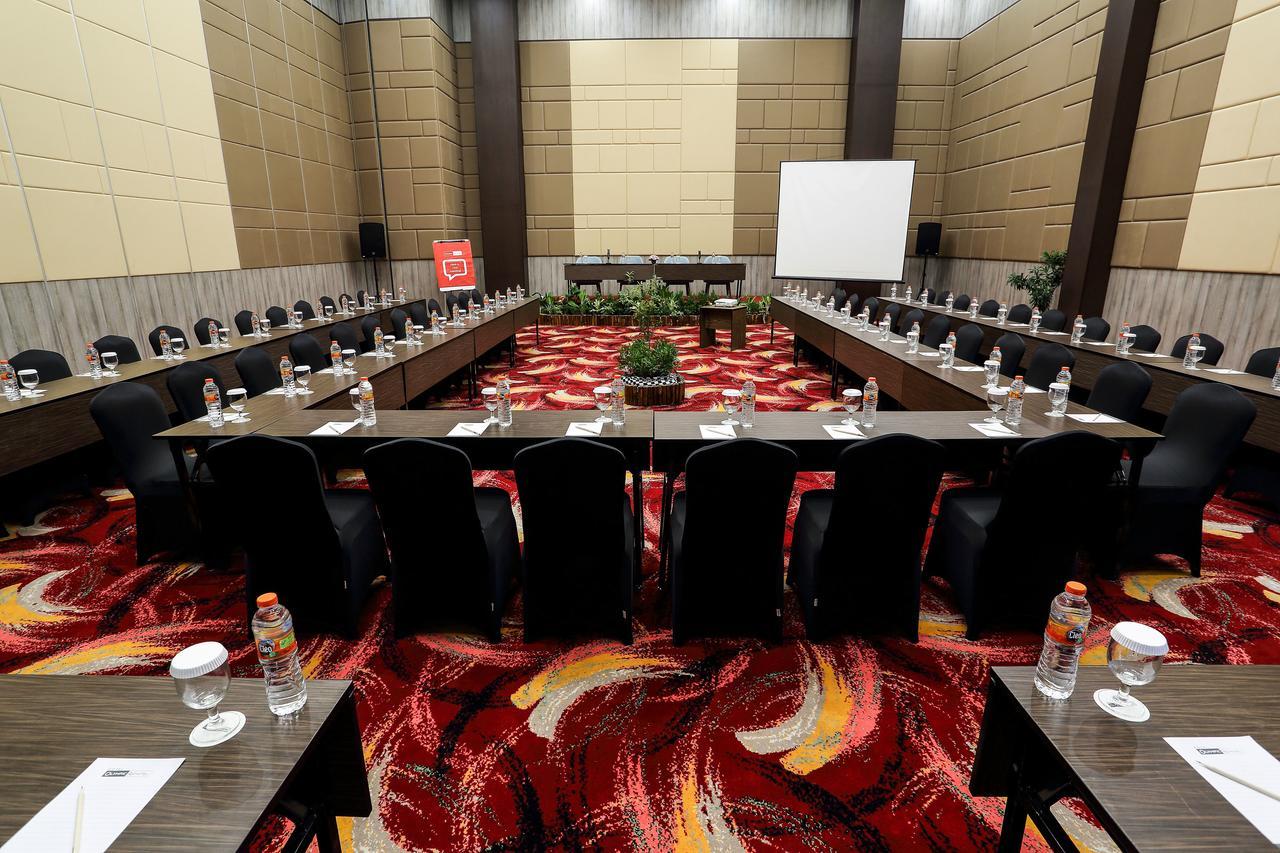Bigland Hotel & Convention Sentul Bogor Esterno foto