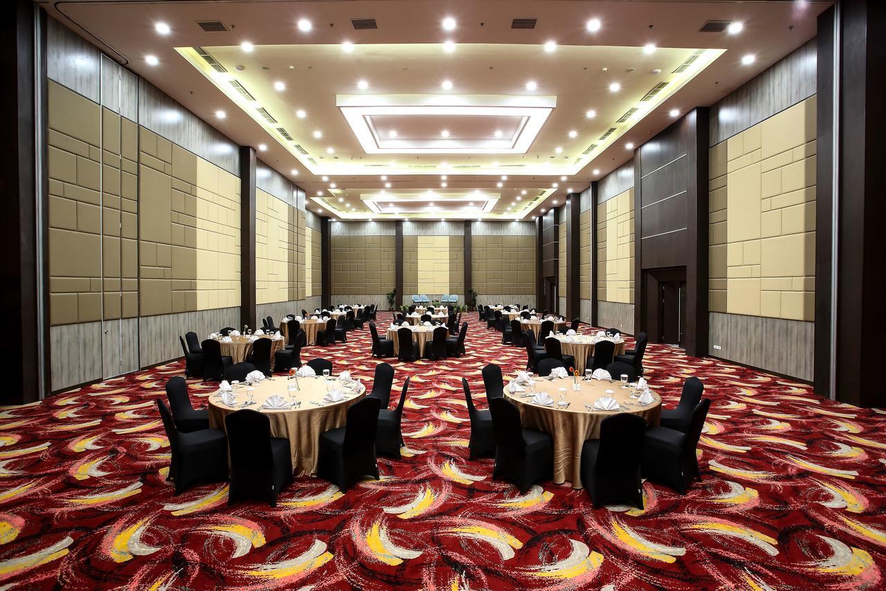 Bigland Hotel & Convention Sentul Bogor Esterno foto