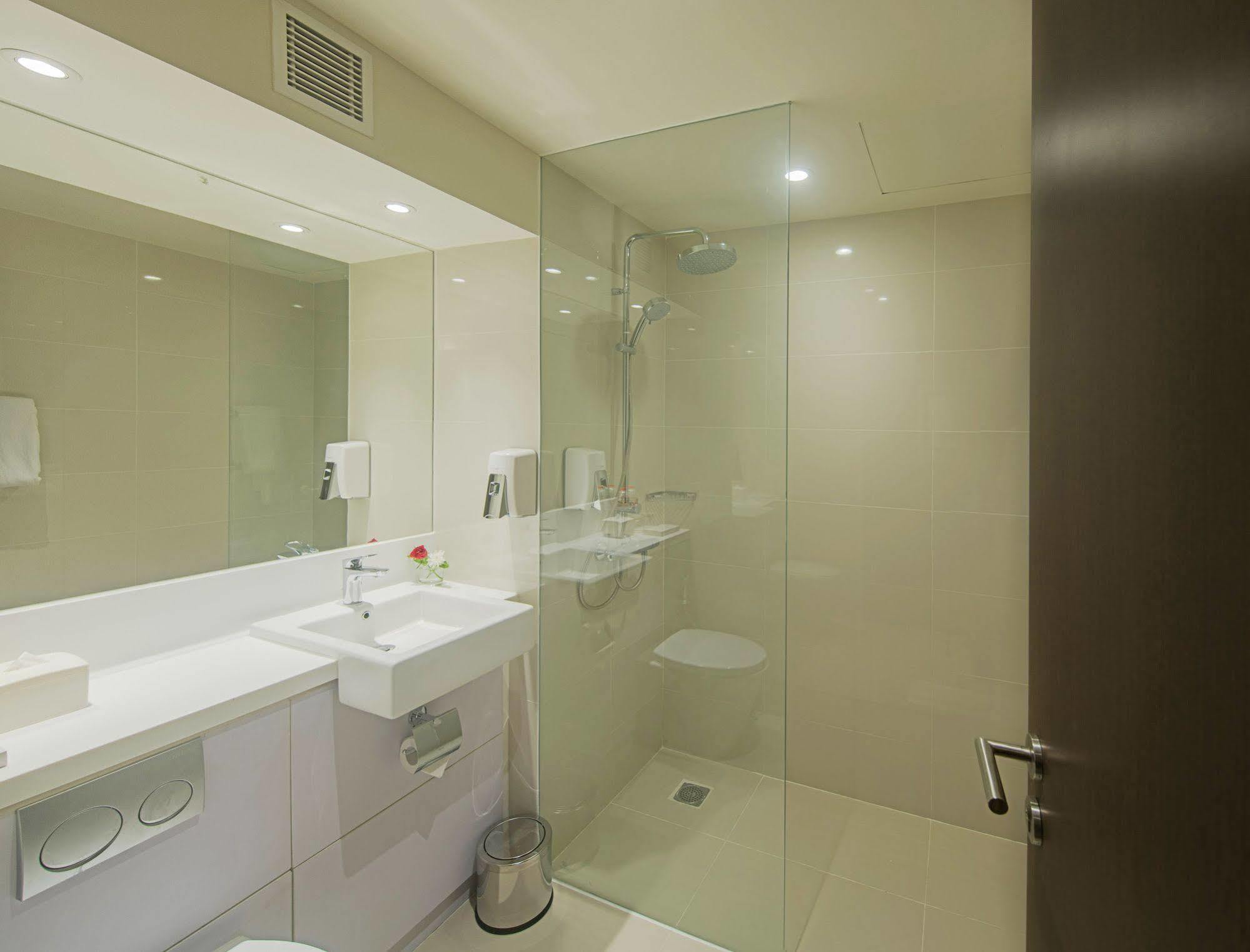 Bigland Hotel & Convention Sentul Bogor Esterno foto