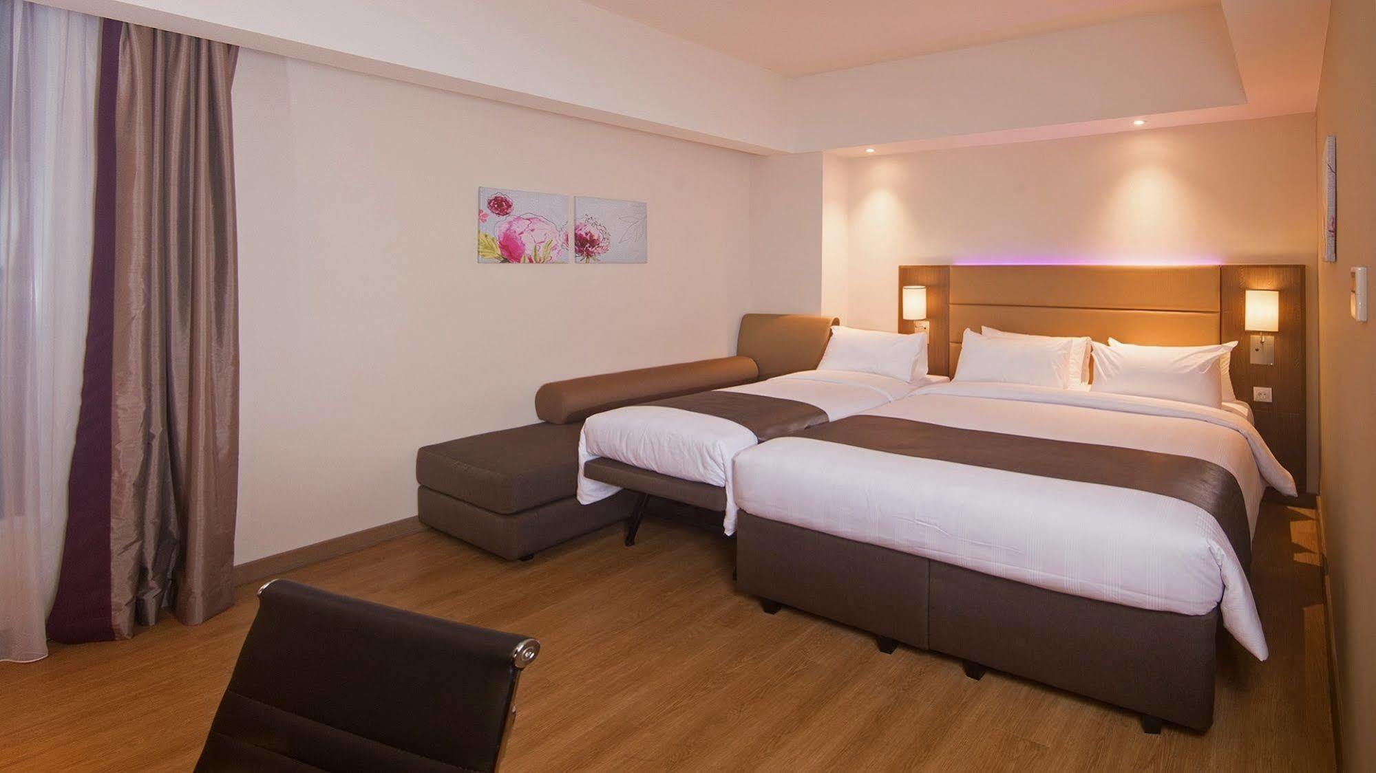 Bigland Hotel & Convention Sentul Bogor Esterno foto