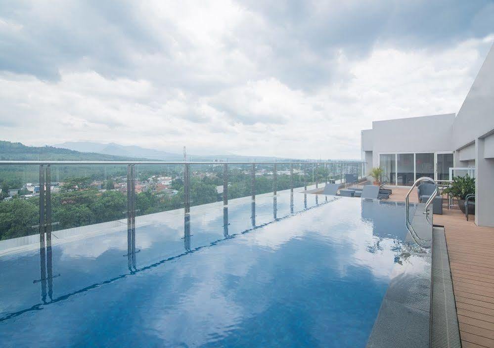 Bigland Hotel & Convention Sentul Bogor Esterno foto