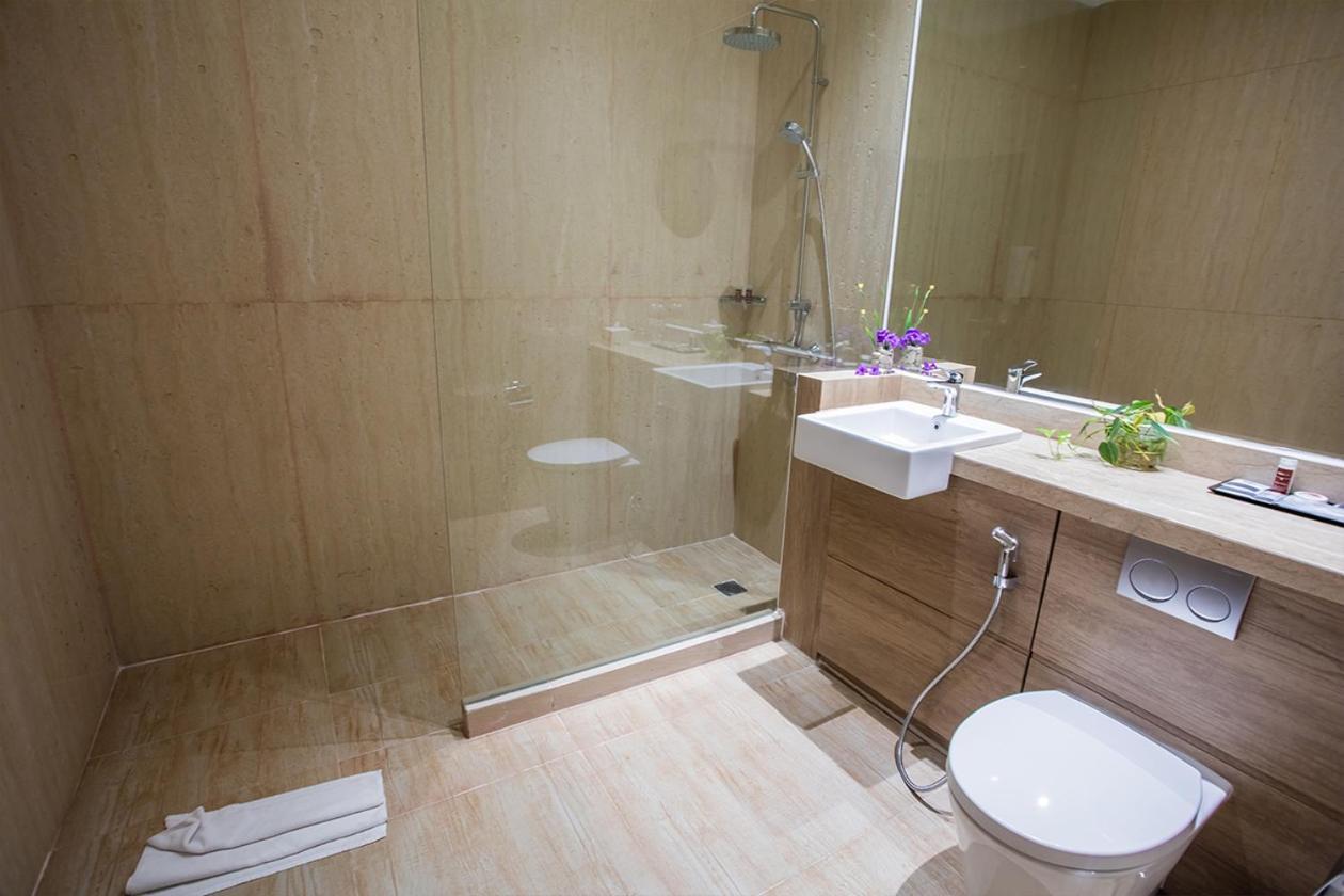 Bigland Hotel & Convention Sentul Bogor Esterno foto